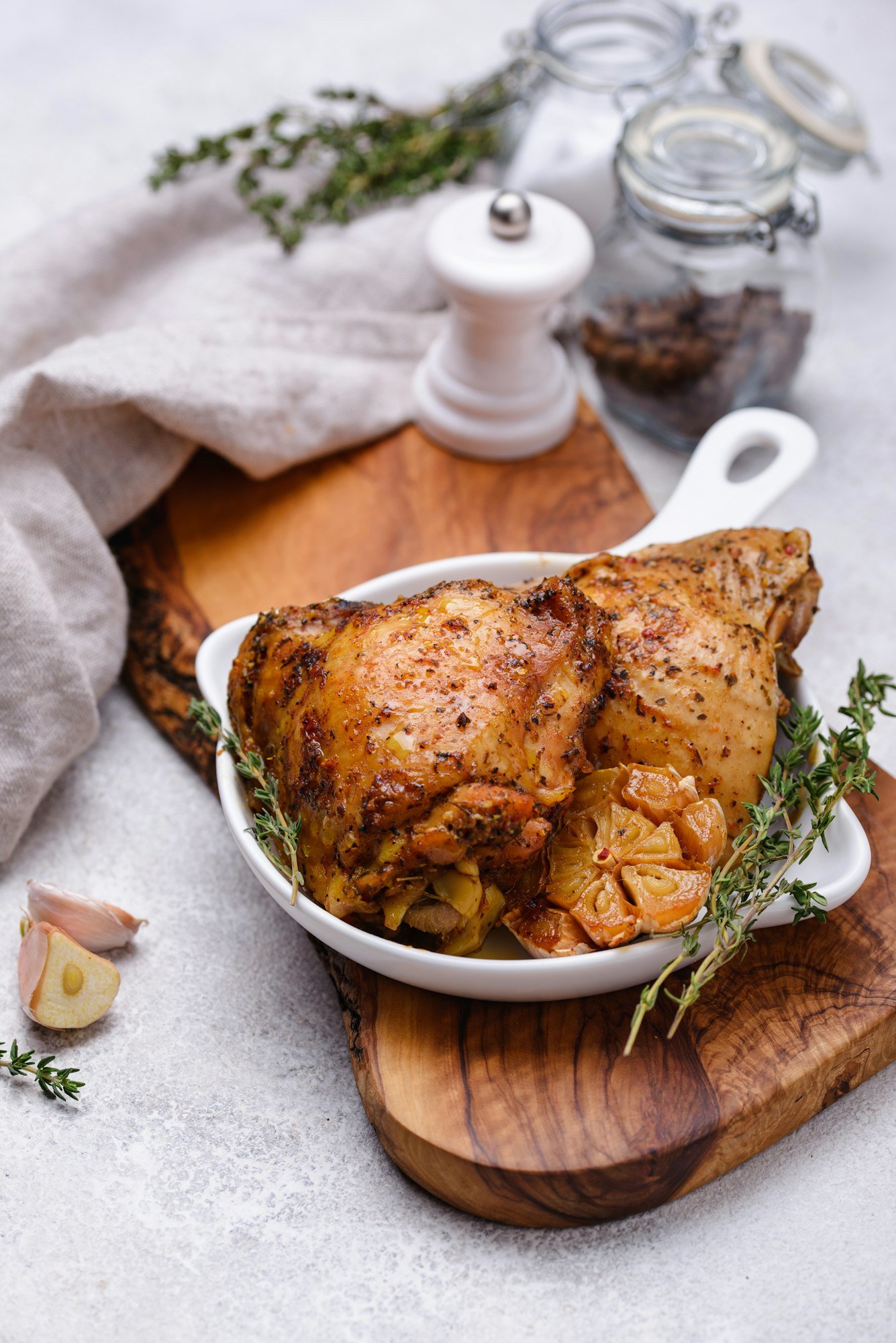 Grilled chicken thighs with garlic