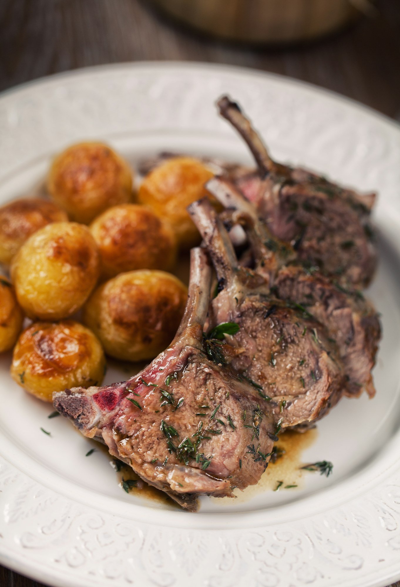 Grilled lamb chops with potatoes.