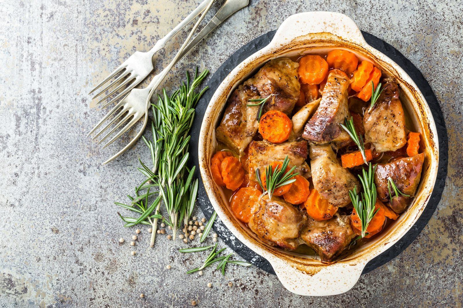 Meat baked with carrots in the oven